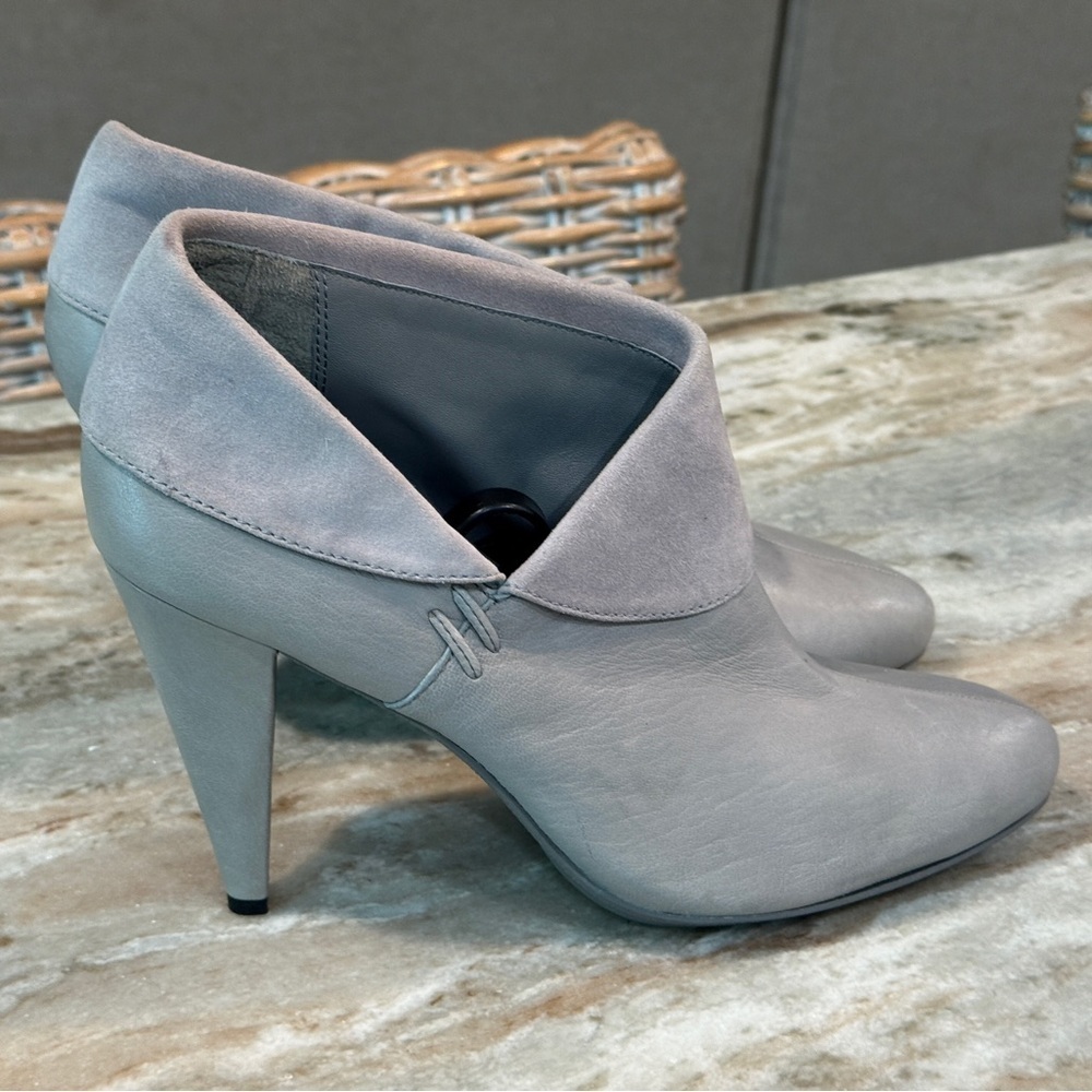 Women’s COACH Annika gray leather and suede fold over ankle booties- Size 10